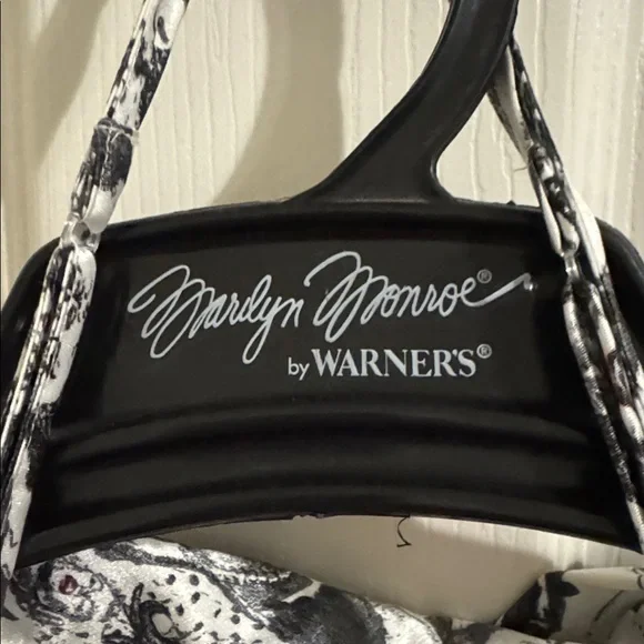 **NWT** Marilyn Monroe chemise and matching robe by Warners - Picture 8 of 8